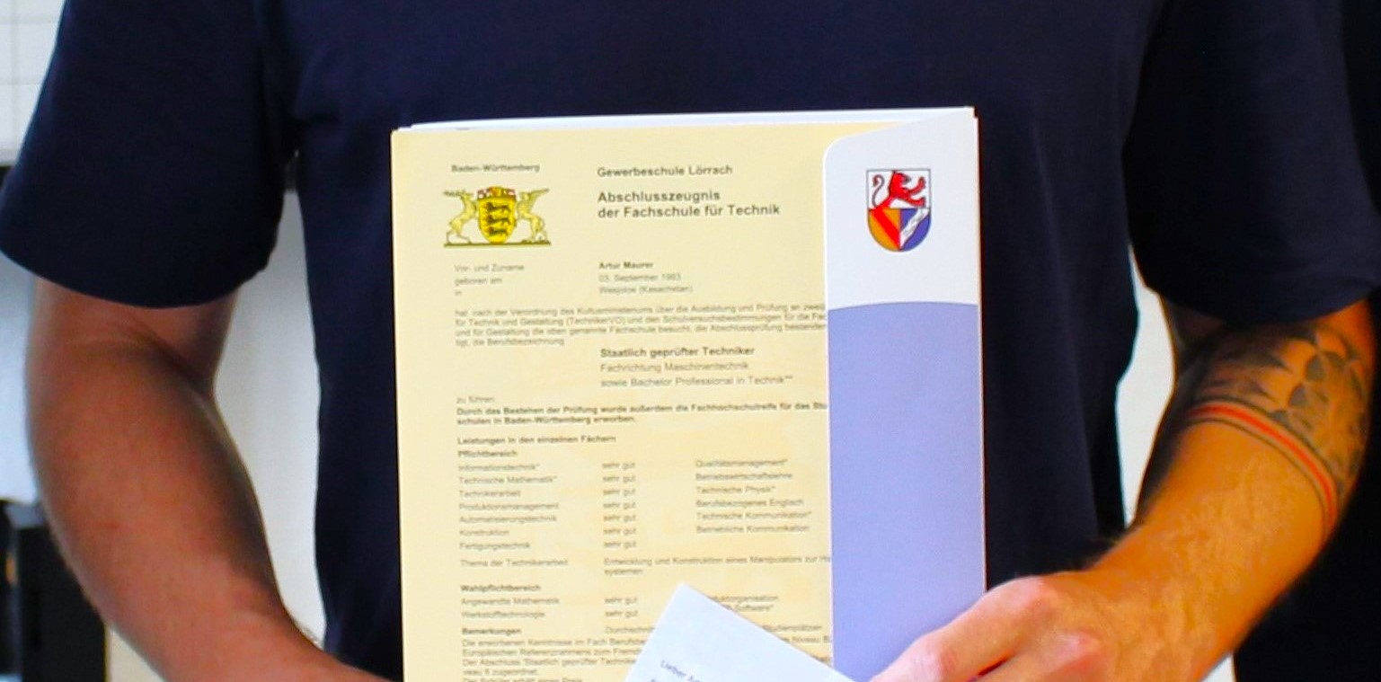 Techniker mit Traumschnitt 1,0 Bild